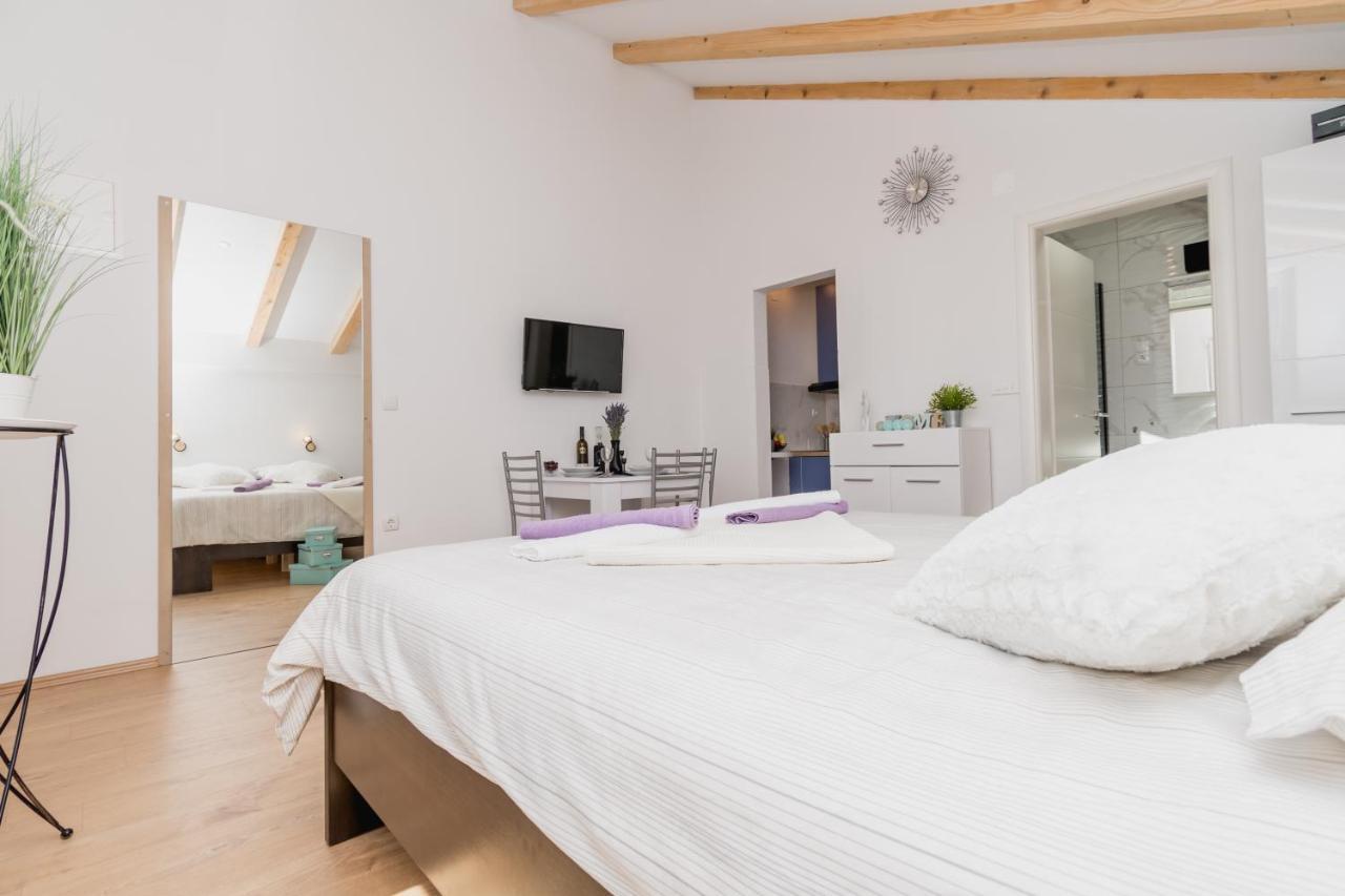Studio Apartment Harmony NP Krka Lozovac Bagian luar foto