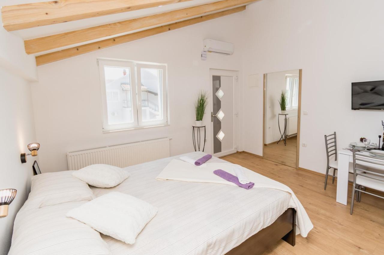 Studio Apartment Harmony NP Krka Lozovac Bagian luar foto