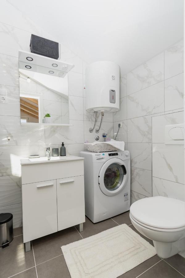 Studio Apartment Harmony NP Krka Lozovac Bagian luar foto