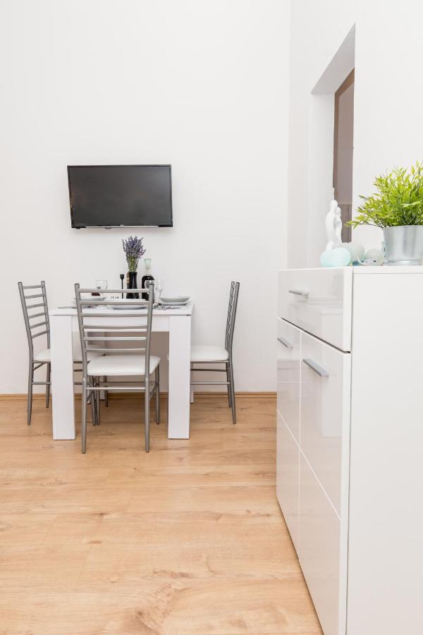 Studio Apartment Harmony NP Krka Lozovac Bagian luar foto